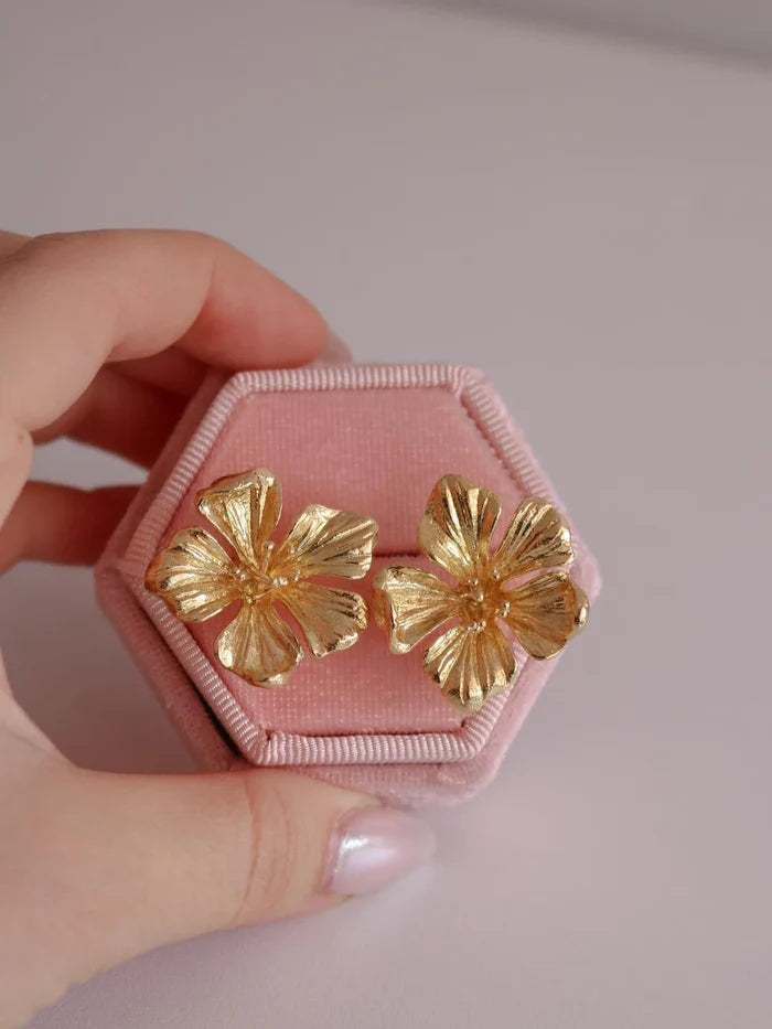 Big Hibiscus Ring