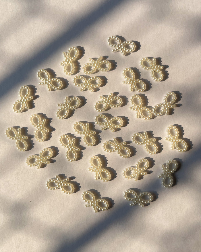 Bow pearl beads // 25 grams