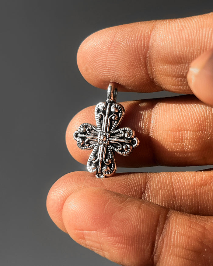 Cutu cross // 5 pc