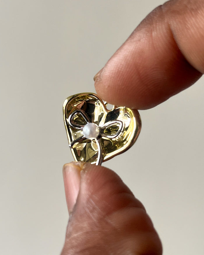 Heart pearl bow charm
