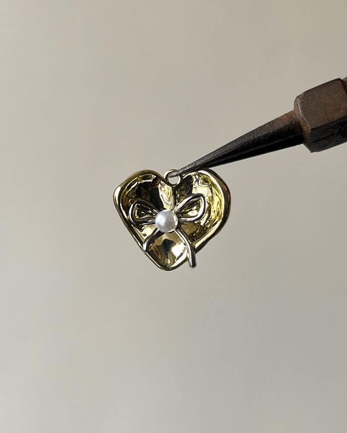 Heart pearl bow charm