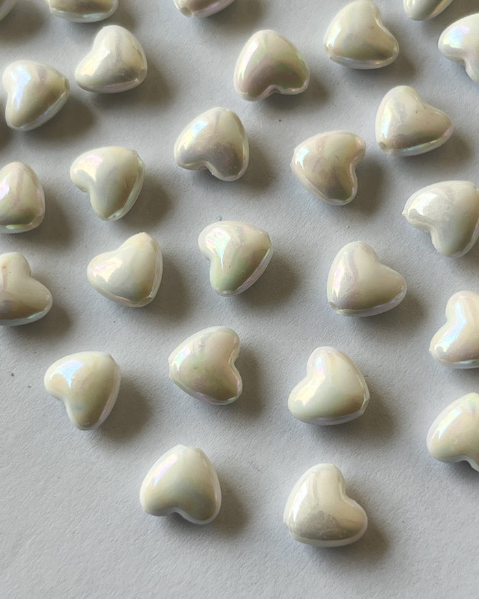 Holographic small heart beads // 25 grams