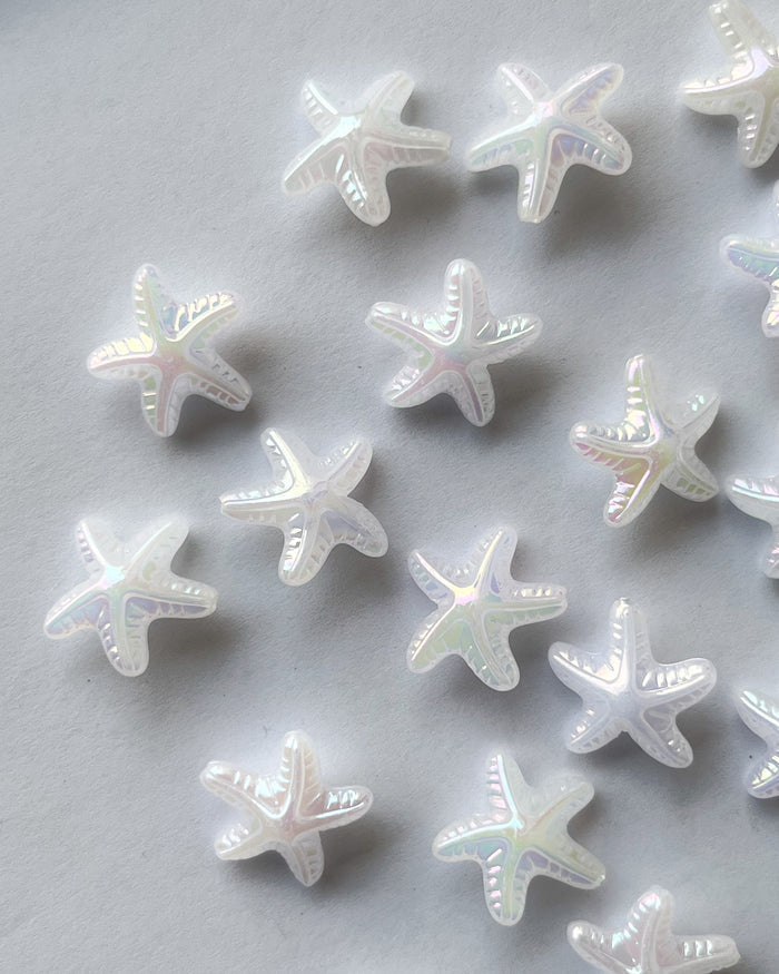 Holographic star shell beads // 25 grams