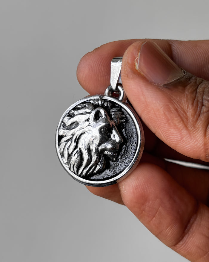 Lion charm - 1 pc