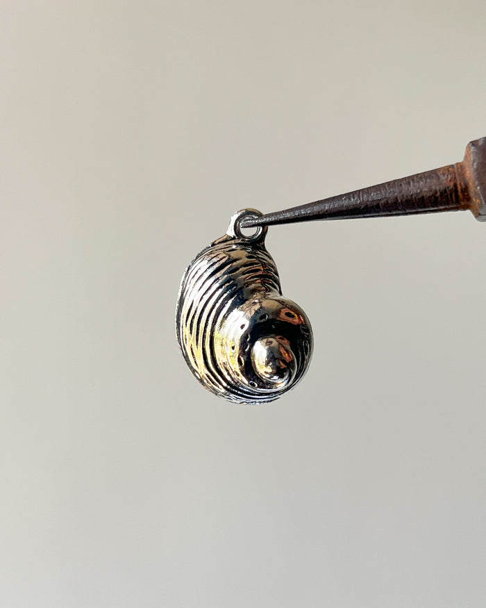 Shell charm 1 pc