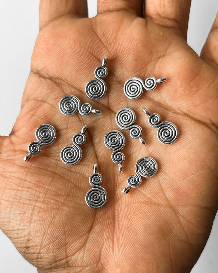 Swrill charm l 10 pcs